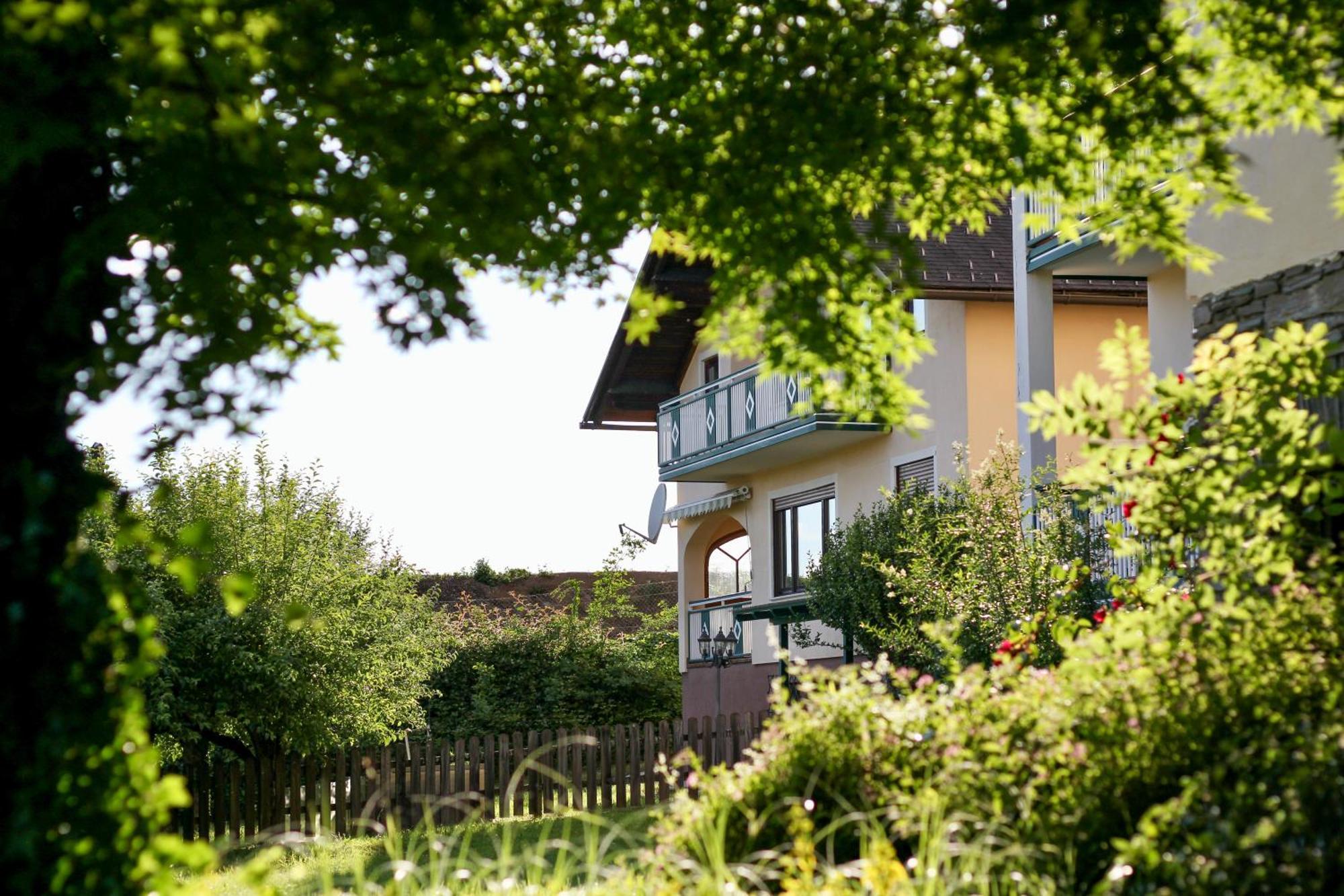 Self-Check In Apartmenthotel Seeglueck Pörtschach am Wörthersee Exterior foto